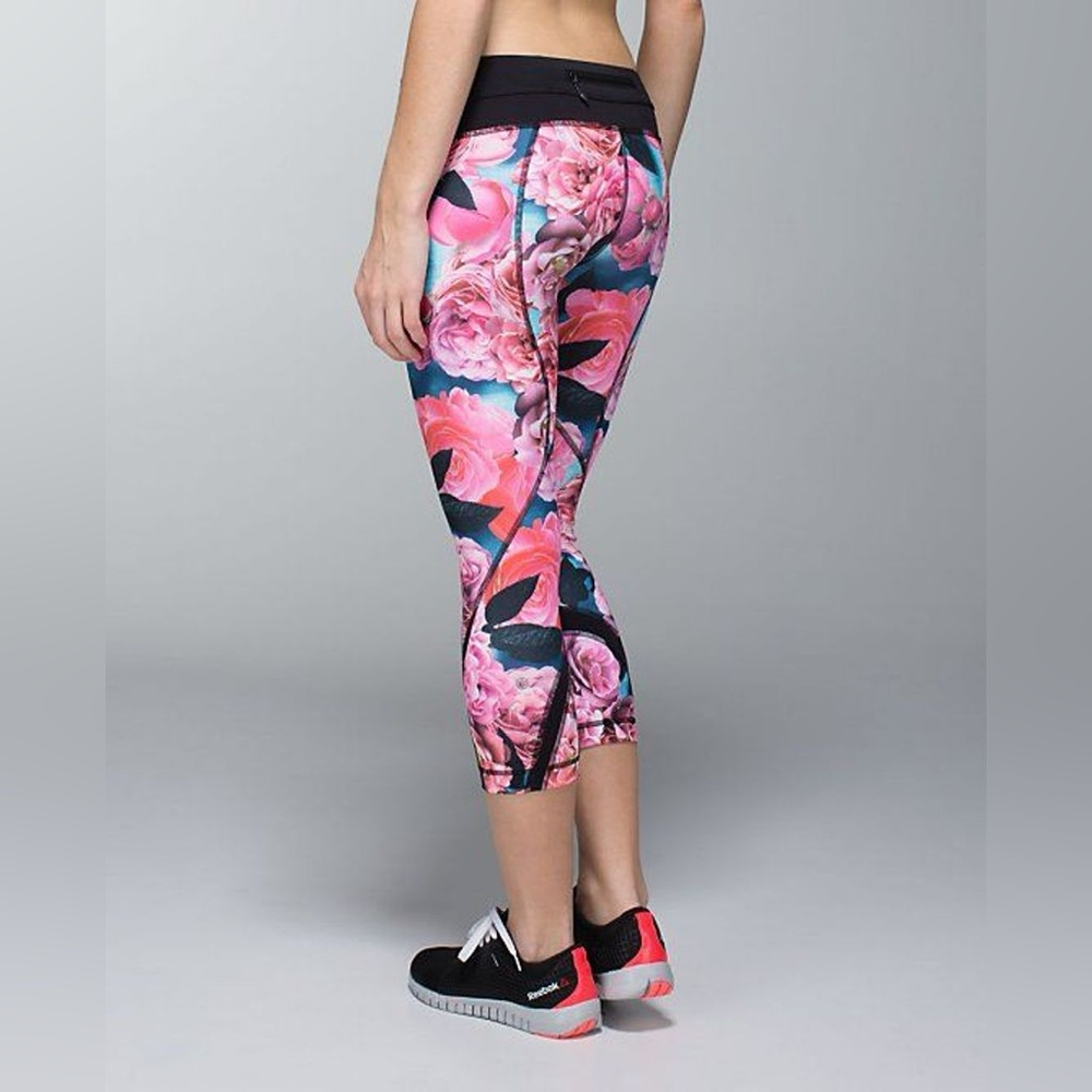 Lululemon Run Inspire Crop II Size 4 Secret Garden Pink Athletic Workout Gym